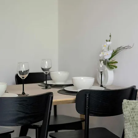 Pet Friendly Cozy With Balcony In By Renters Lägenhet Poznań