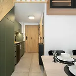 Pet Friendly Cozy With Balcony In By Renters Apartmán