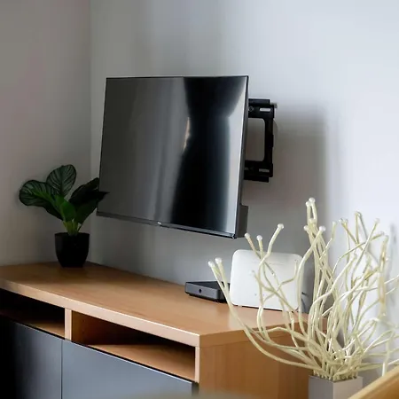 Pet Friendly Cozy With Balcony In By Renters