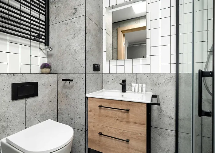 Pet Friendly Cozy With Balcony In By Renters *